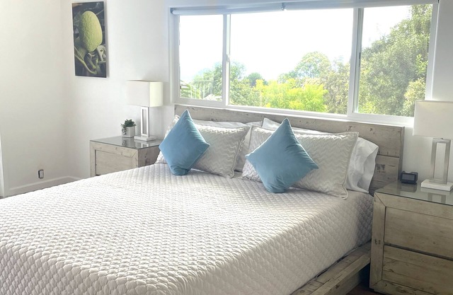 Beautiful Hawaiian Studio with Panoramic Views