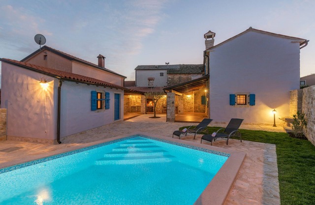 Beautiful Heritage Villa Croc with pool in Buje