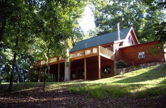 Beautiful Hillside Lodge