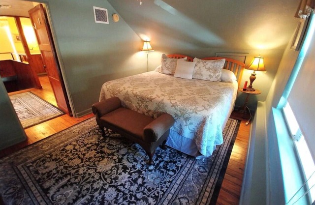 Beautiful Historic Cottage, Hideaway