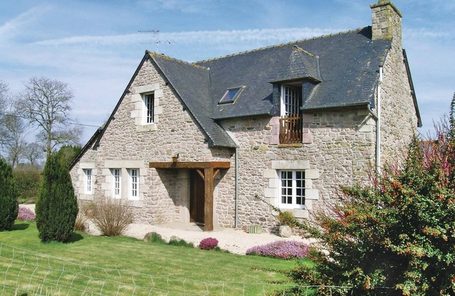 Beautiful home in Quemper Guézénnec