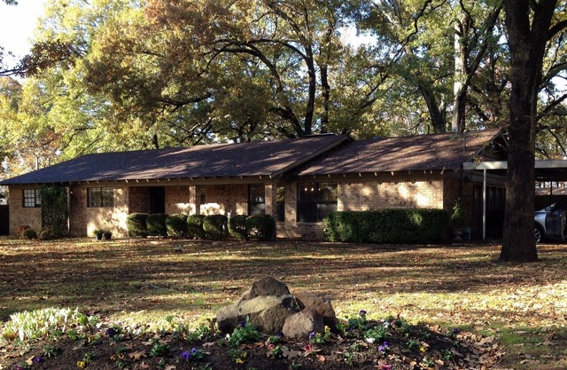 Beautiful Home 1600sf 2bd/1ba Quiet Neighborhood Close to Dining/Entertainment