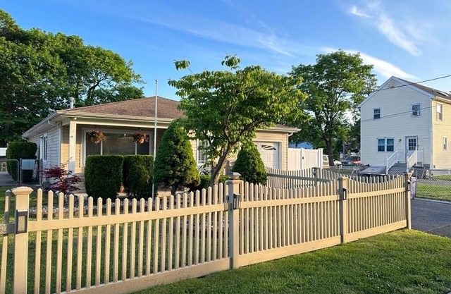 Beautiful home close to the beach with hot tub