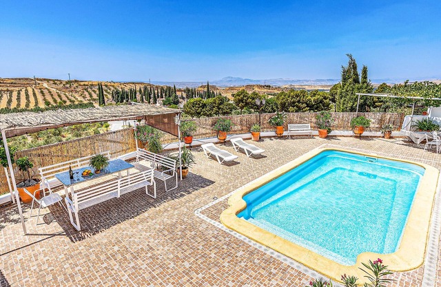 Beautiful home in Cuevas del Campo