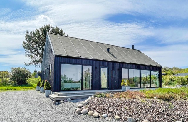 Beautiful home in Allinge with kitchen
