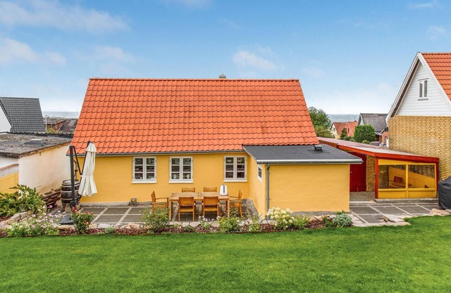 Beautiful home in Allinge with WiFi