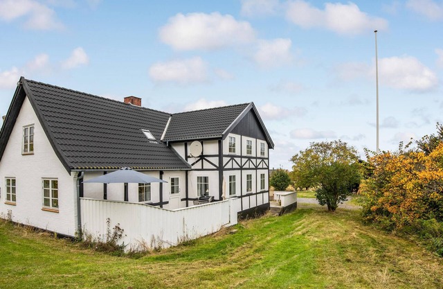 Beautiful home in Allinge with WiFi
