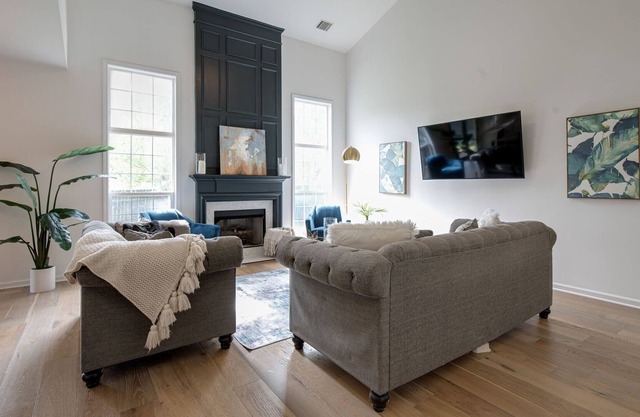 Beautiful home in Amazing Spot 3BR 2 and a half bath