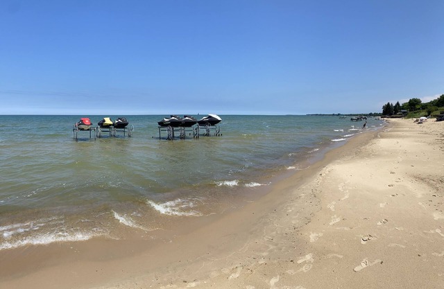 Beautiful home in between Caseville and Port Austin with Private Beach Access