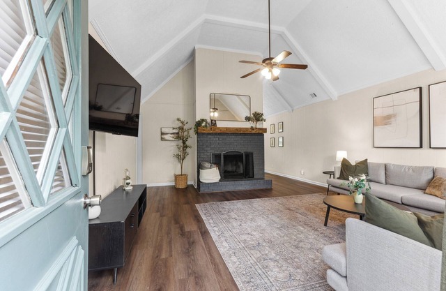 Beautiful home in delightful Perry w/King Bed