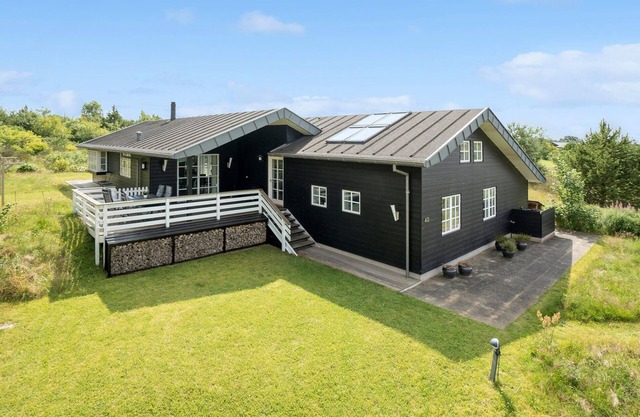 Beautiful home in Ejstrupholm with WiFi