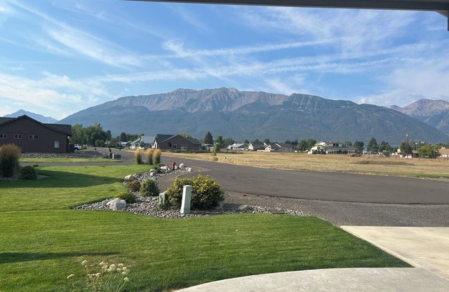 beautiful home in joseph, amazing mountain views, pet friendly