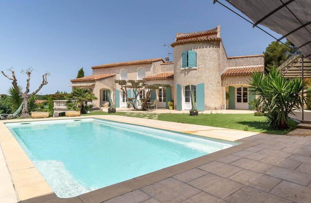 Beautiful home in Marignane with WiFi