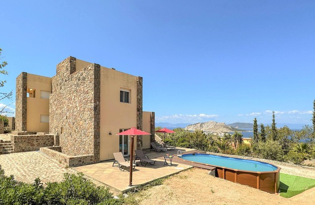 Beautiful home in Perdika with WiFi