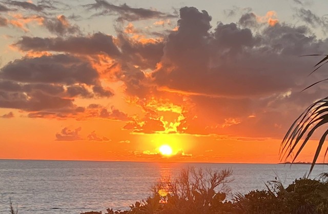 Beautiful home in Pigeon Cay 100 steps away from the Caribbean!