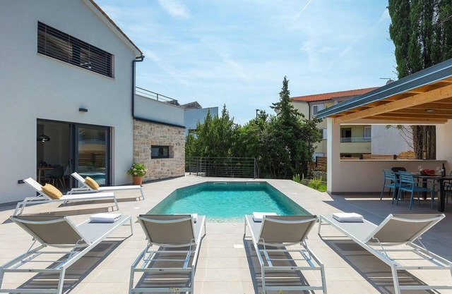 Beautiful home in Pula