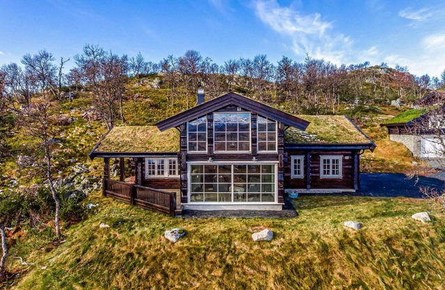 Beautiful home in Rauland with sauna
