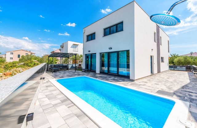 Beautiful home in Srima