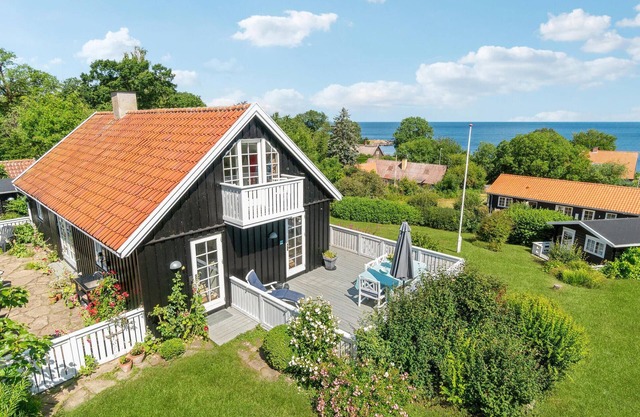 Beautiful home in Svaneke with WiFi
