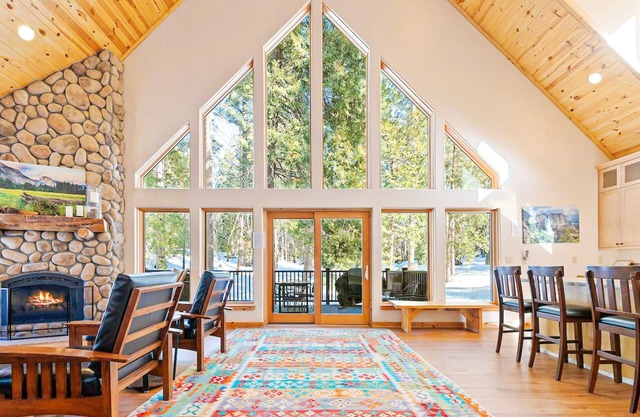 Beautiful home in the woods with EV charger, deck & Ping-Pong