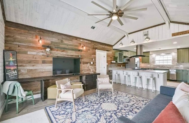 Beautiful Home on Ocean Canals near Galveston