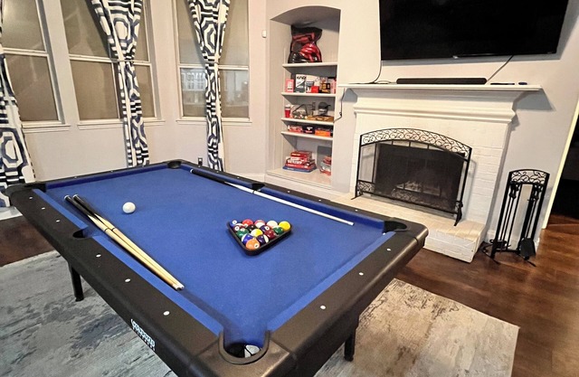 Beautiful Home W/Heated Pool- Sleeps 16, Pets & Small Events Allowed W/Approval