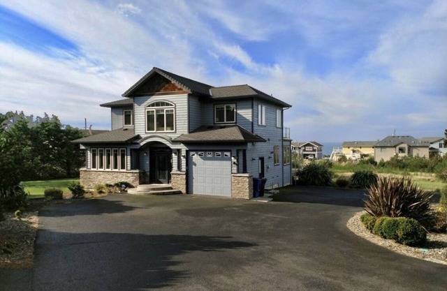 Beautiful Home with Ocean View, Large Yard, and Hot Tub