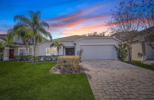 Beautiful home with a private pool. Close to Disney and pet friendly.