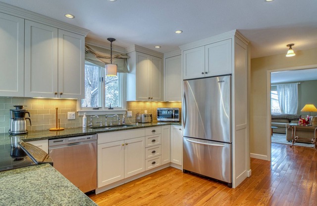 Beautiful home with backyard and porch - near all area outdoor activities