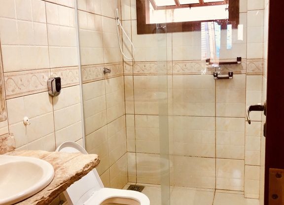 Beautiful horseshoe house one block from the beach.