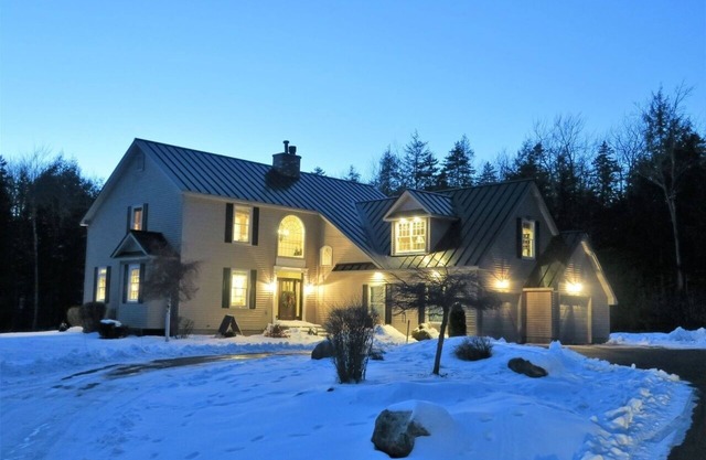 Beautiful House and Barn in the Stratton Mountains New generator EV charger