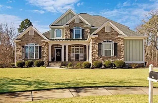 Beautiful House available for Masters Rental