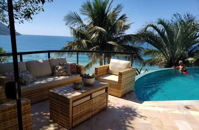 Beautiful house, in an incredible location, with swimming pool and panoramic views.