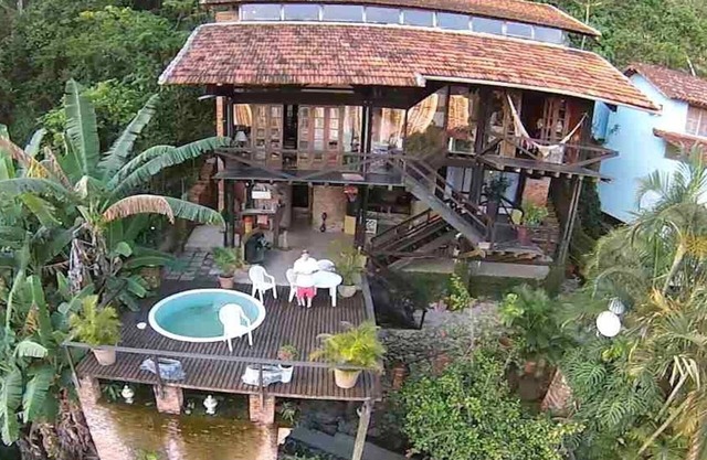 BEAUTIFUL HOUSE CLOSE TO NATURE AND THE CITY LIFE - CLOSE FROM RIOCENTRO