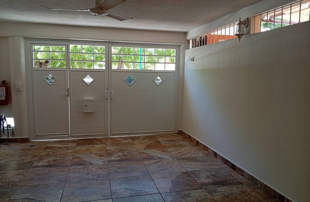 Beautiful house close to the beach and main shopping malls