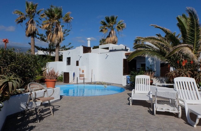 Beautiful house with sea views, swimming pool and large sun terrace for 4 pers.