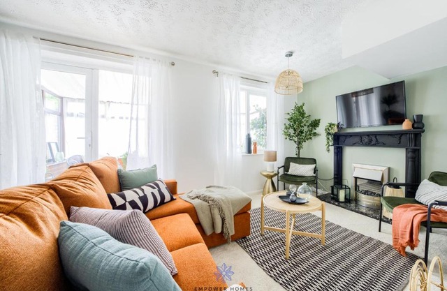 Beautiful House in Coventry CV2, Close to University & Hospital, Private Parking