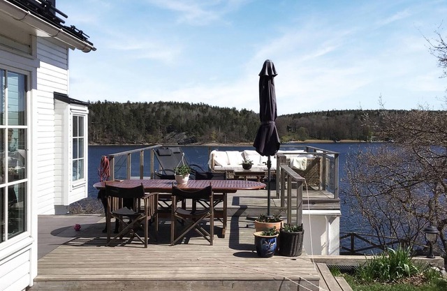 Beautiful house in elevated position with sea view.