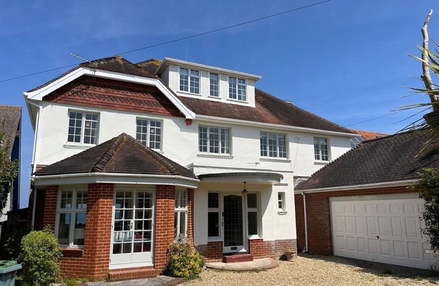 Beautiful house on the seafront in the centre of Seaview village