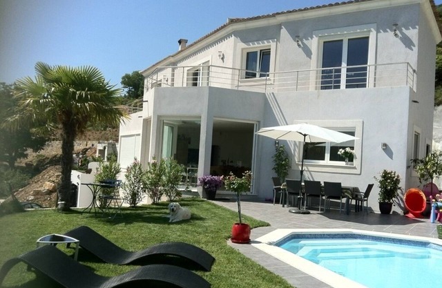 Beautiful House - sea view. Pool - Fitness. Near Principality of M
