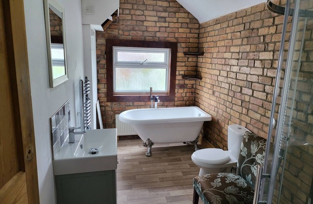 Beautiful house suitable for up to 7 peoplenclose to Stadium, hospitals & UNIn