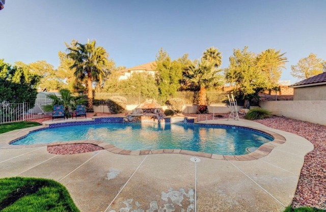 Beautiful house with pool and hot tub!
