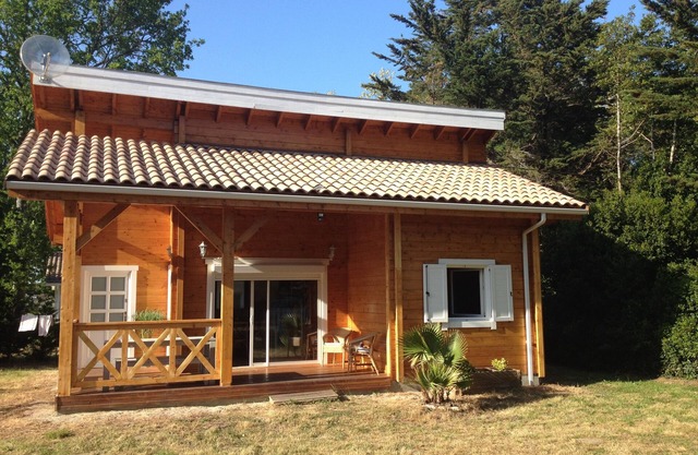 BEAUTIFUL HOUSE WOOD 6 PERS. NEAR OCEAN (33)