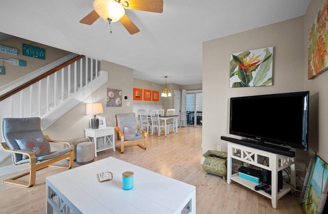 Beautiful Island Townhome with 4-decks and ocean views!