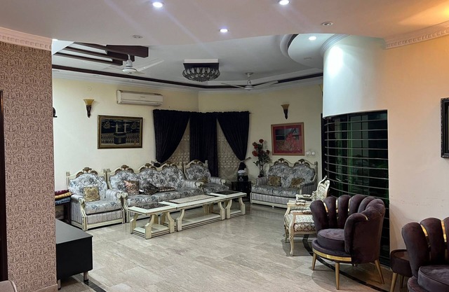 Beautiful Independent House Portion in DHA Lahore