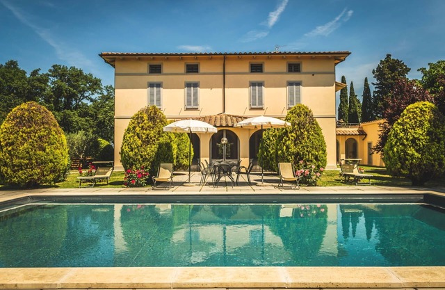 Beautiful private villa with private pool, WIFI, A/C, TV, veranda, parking, close to Montepulciano