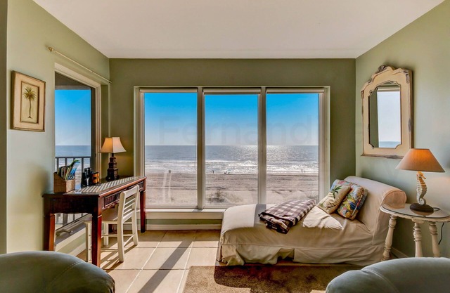 Beautiful kitchen, oceanfront with breathtaking views, steps to the beach!