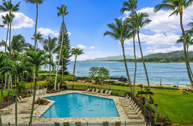 Beautiful Lae Nani - Oceanfront 2 bedroom 2 bath condo with AC