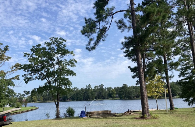 Beautiful lake home on 3 acres in Silver Run Lakes