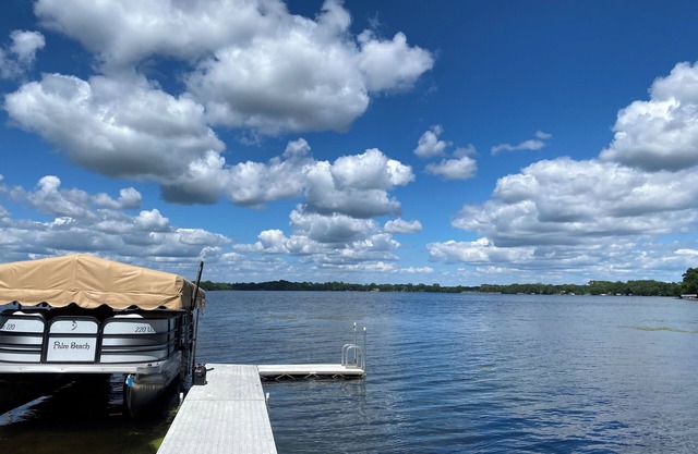 Beautiful Lake Manuella home, perfect for families! Relax, fish, swim, boat.